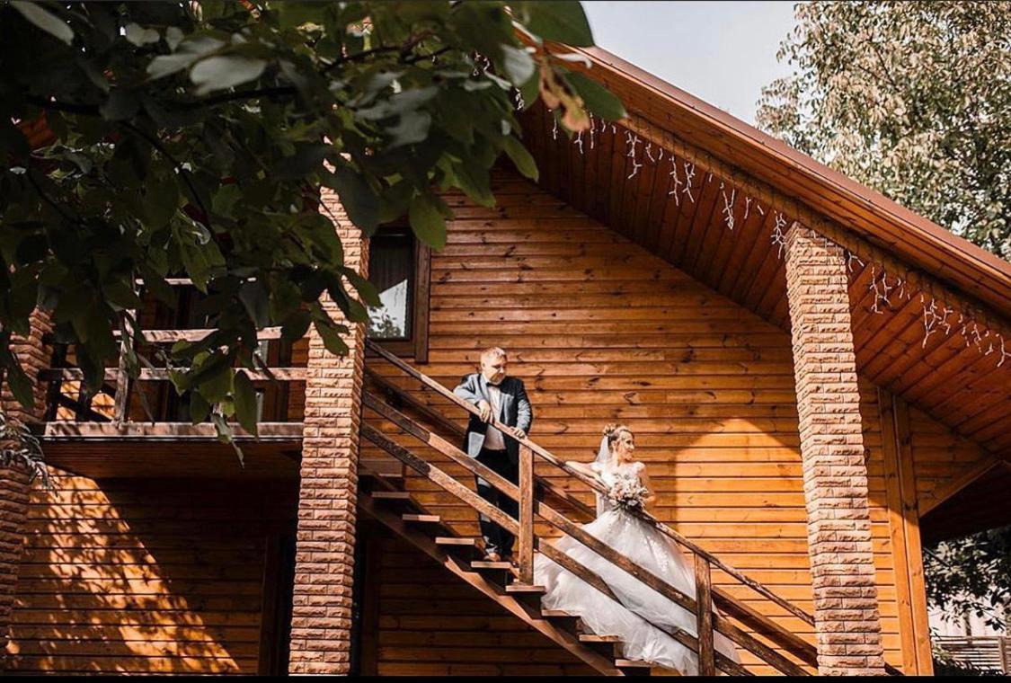 Hotel Bannyi Dvir Uzyn 外观 照片
