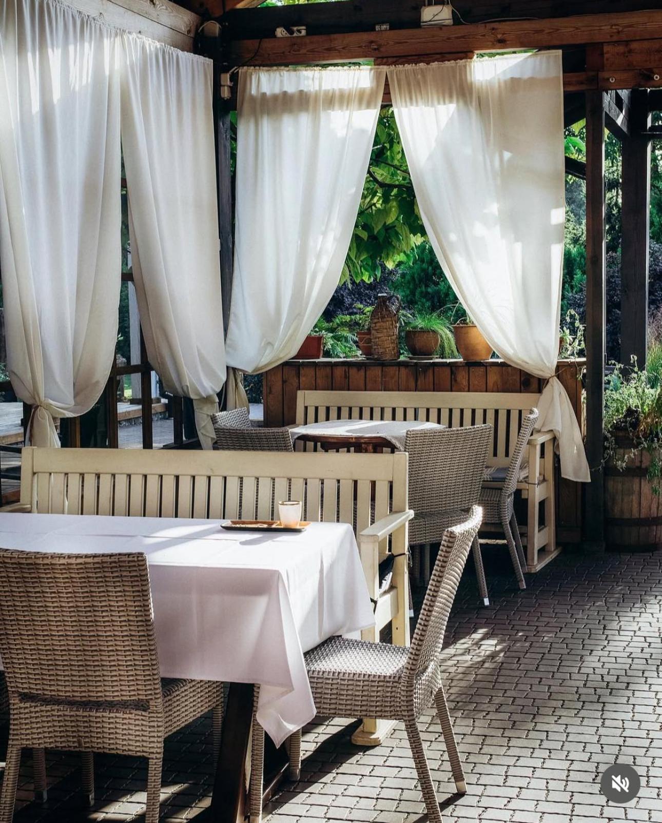 Hotel Bannyi Dvir Uzyn 外观 照片