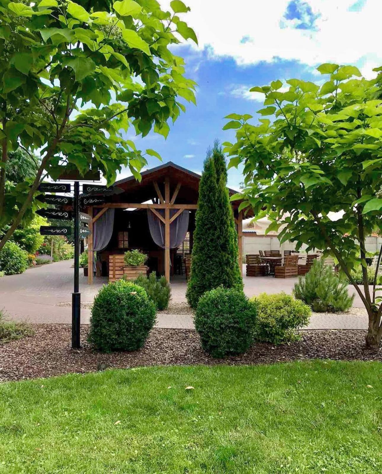 Hotel Bannyi Dvir Uzyn 外观 照片