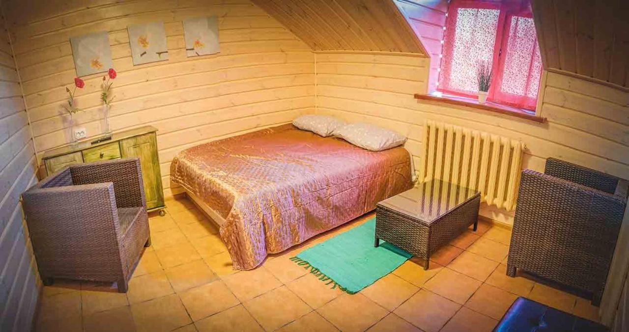 Hotel Bannyi Dvir Uzyn 外观 照片